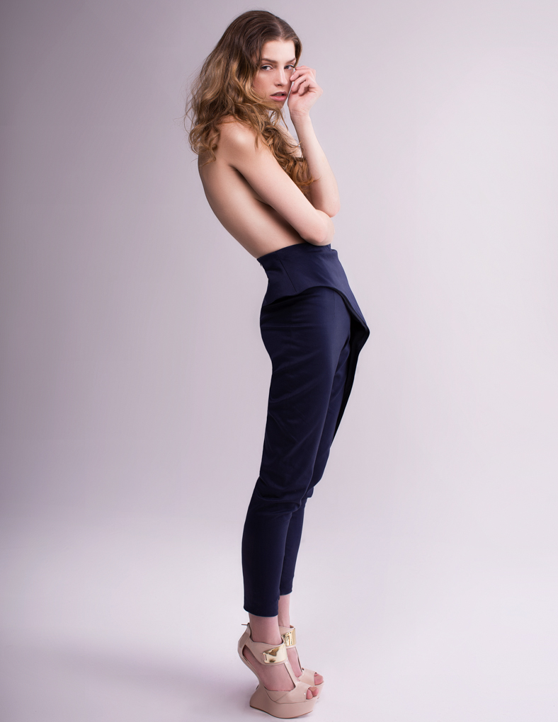 Female model photo shoot of Anya Zuyeva