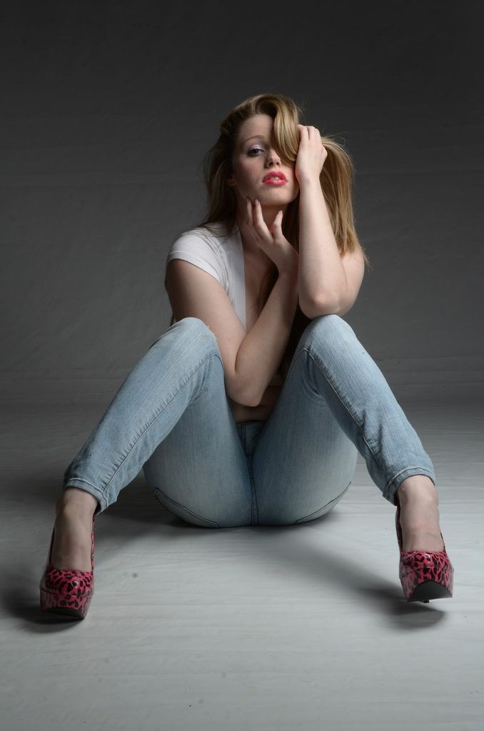 Female model photo shoot of Stephanie LeighANNE