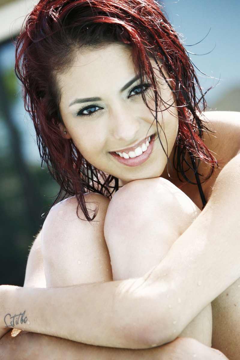 Female model photo shoot of Leonela 