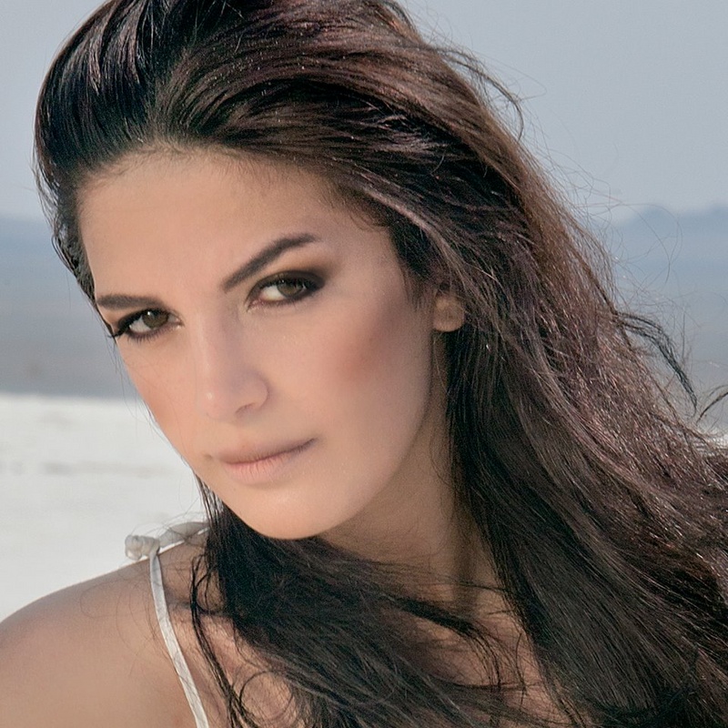 Female model photo shoot of Chehrzad Maad
