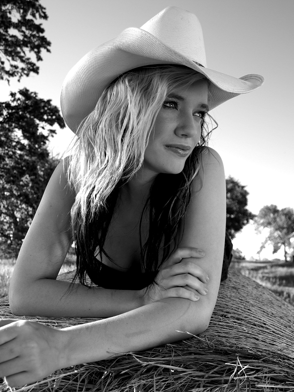 Female model photo shoot of Jessica Lovitt by Heartland Images