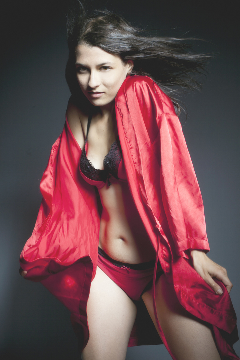 Female model photo shoot of Serafina007 by Darren Stone