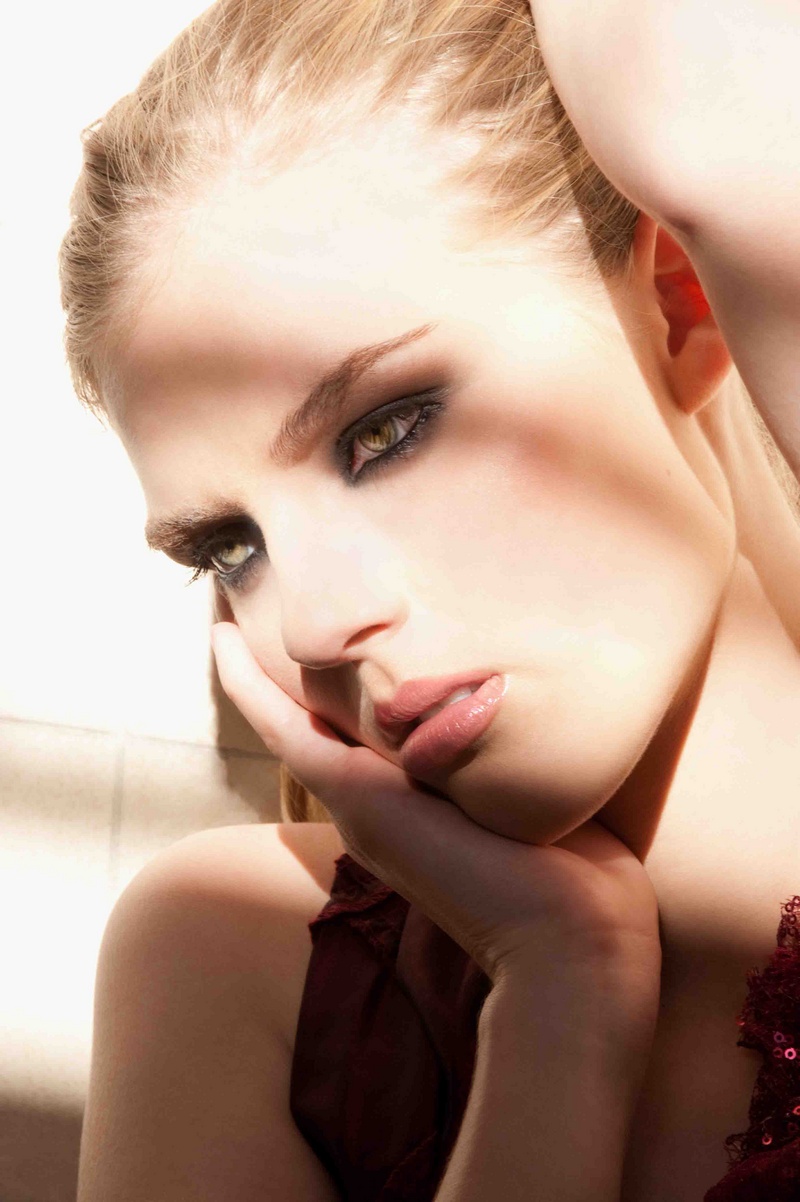 Female model photo shoot of Cassandra Pennington