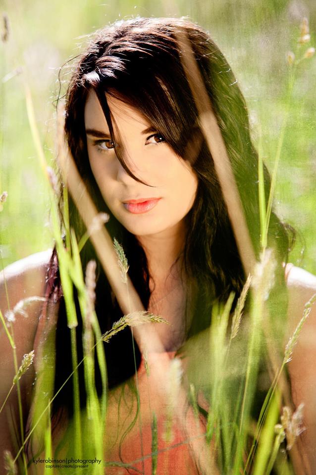 Female model photo shoot of Eva Richardson by kylerobinsonphotography