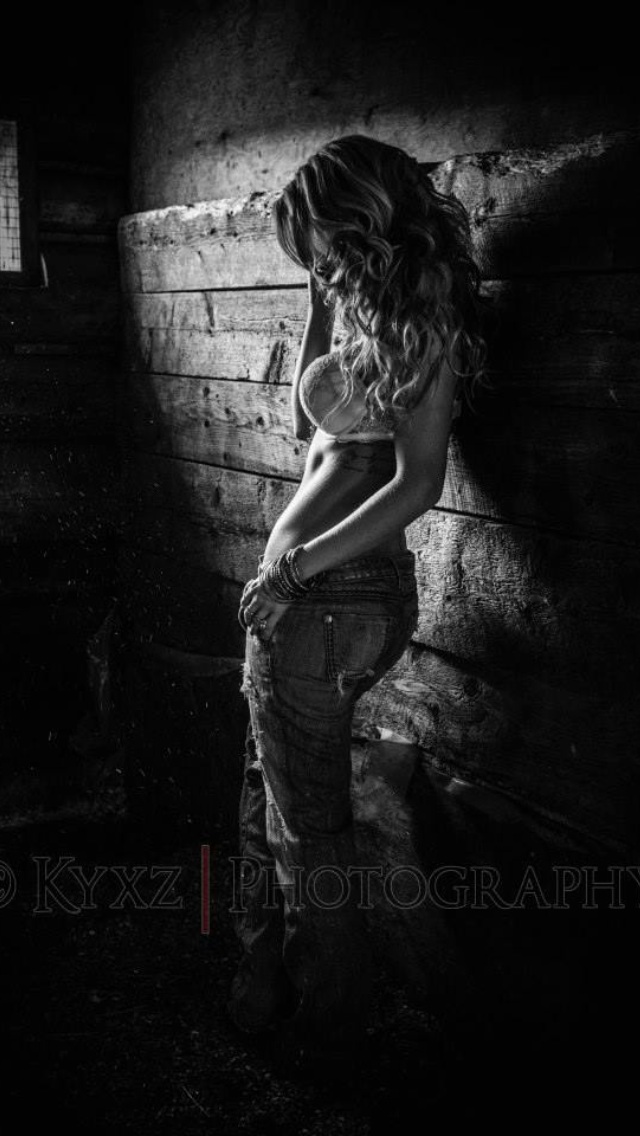 Female model photo shoot of Kaley-lynn