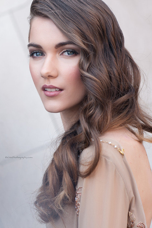 Female model photo shoot of Anastasia Moss