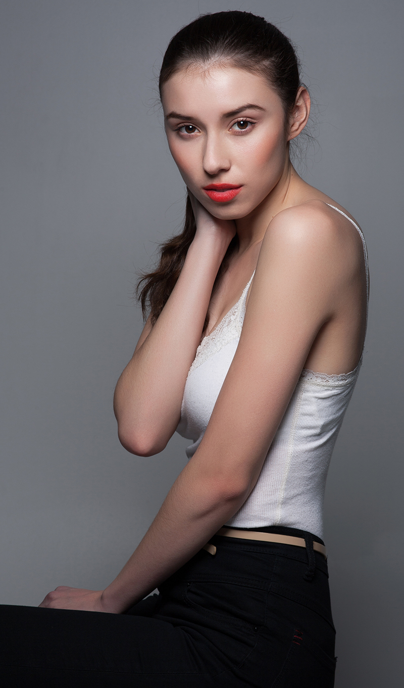 Female model photo shoot of Makeupbytasha