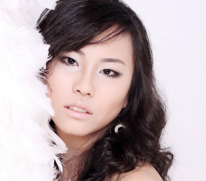 Female model photo shoot of Elle Zhang
