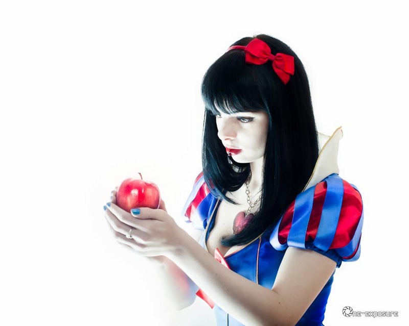 Female model photo shoot of The Snow White Widow