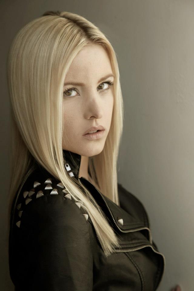 Female model photo shoot of Jennifer Monson