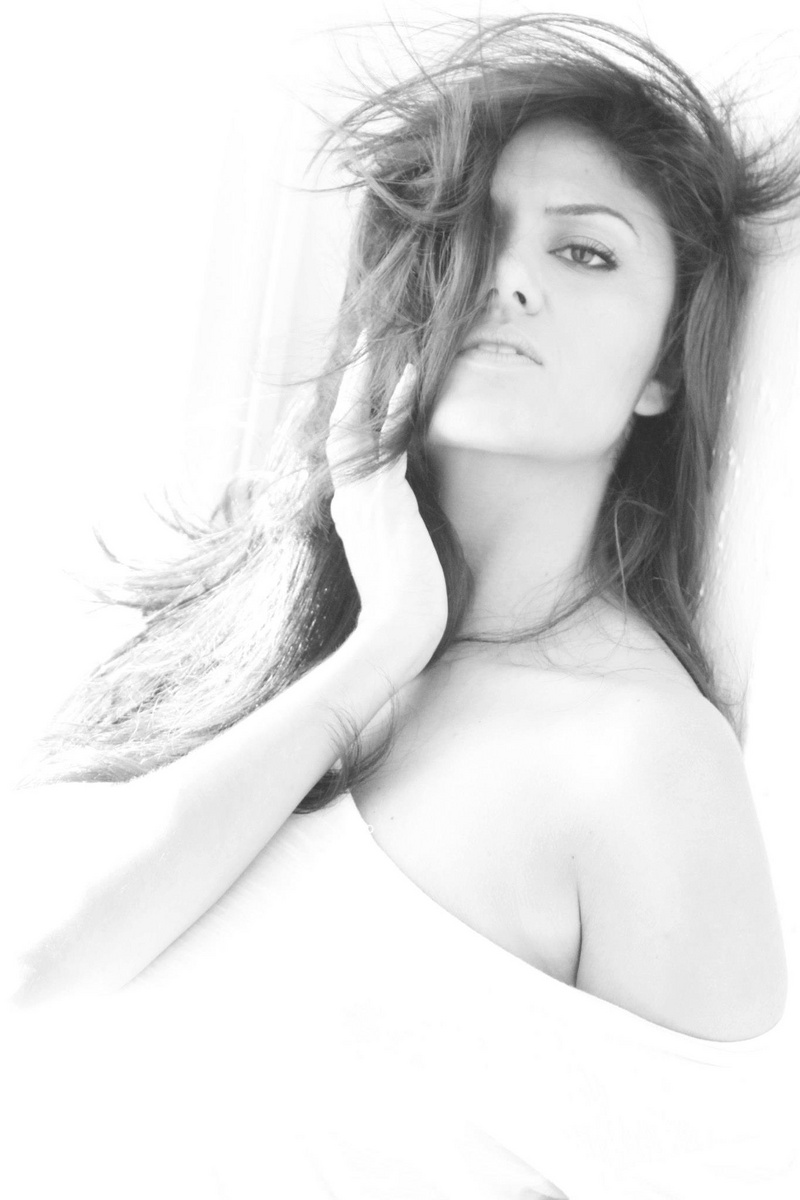 Female model photo shoot of Melissa Mehrabian