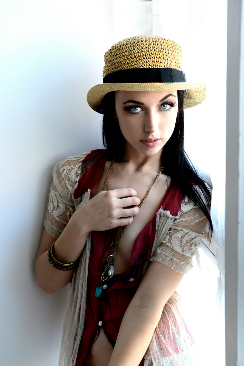 Female model photo shoot of Samantha Kush