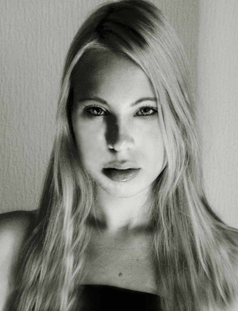 Female model photo shoot of Mariko Gianna in Amersfoort