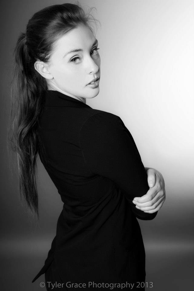 Female model photo shoot of Anna Rhosyn