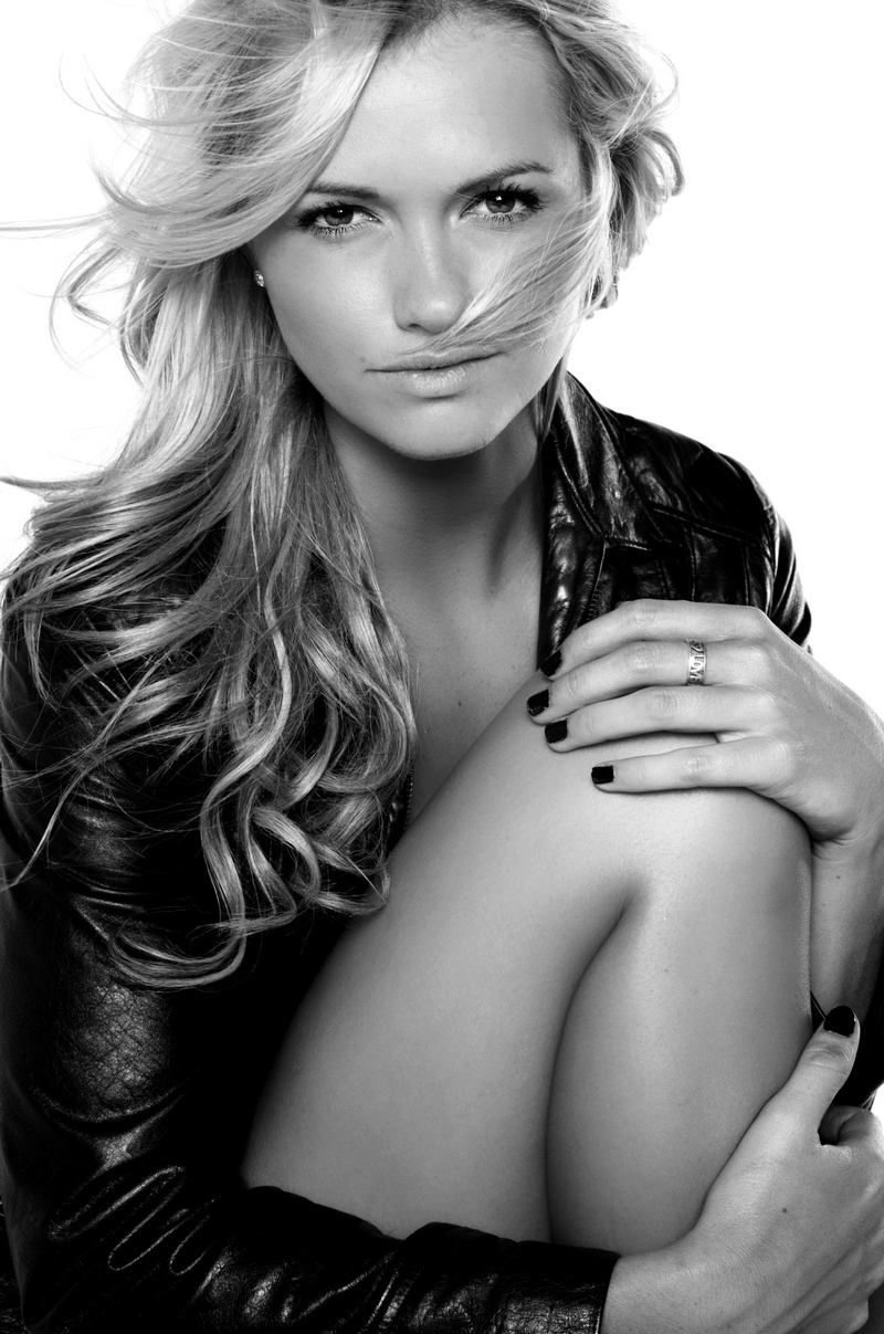 Female model photo shoot of Brooke Parker