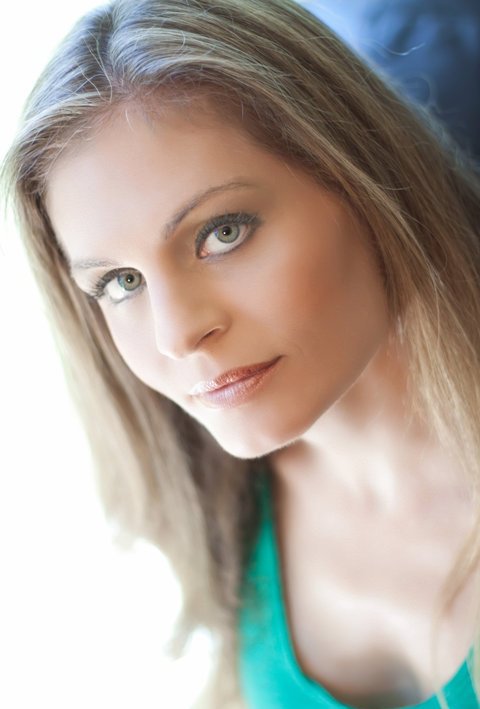 Female model photo shoot of Stephanie Melissa Lee
