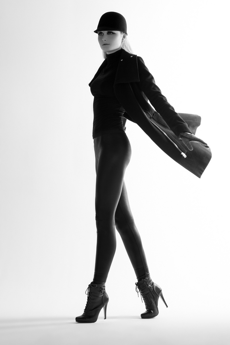 Female model photo shoot of Lotte Goedhart by matguerin