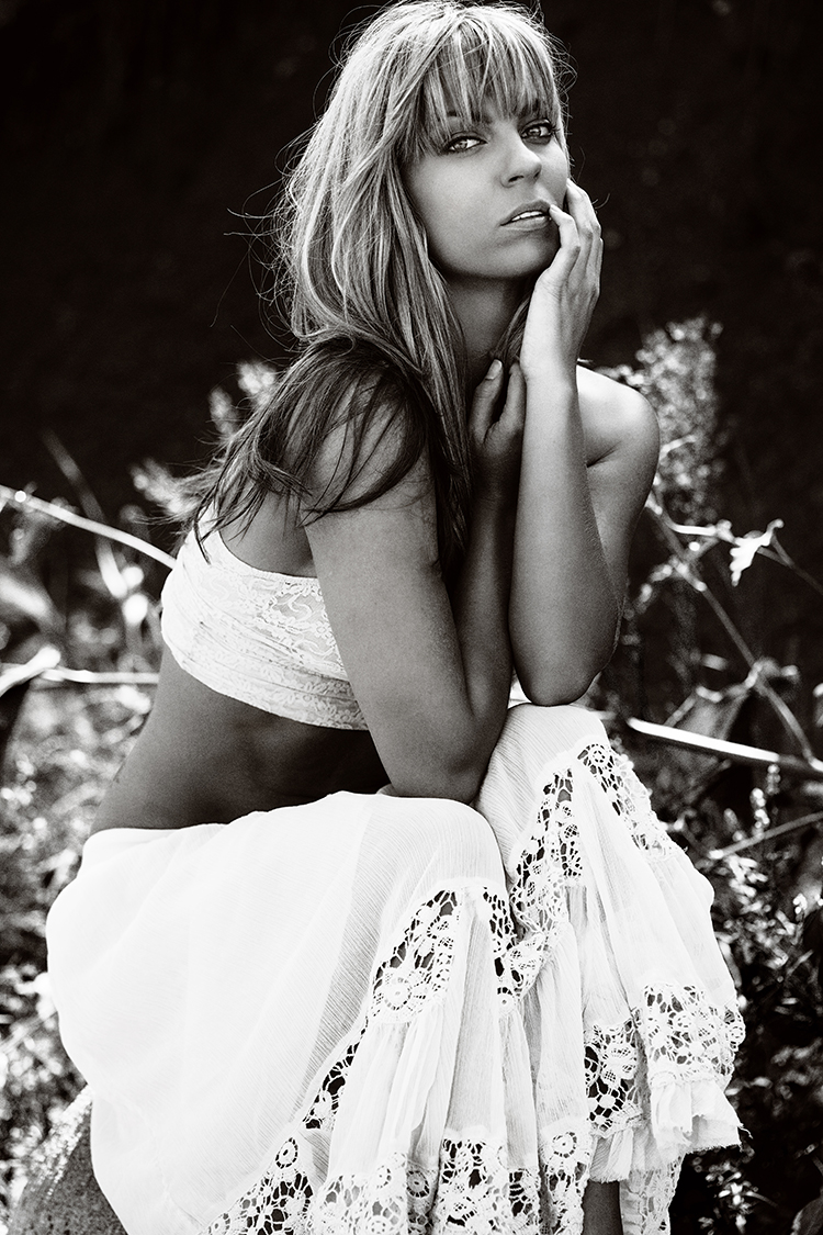 Female model photo shoot of Jenn Shull in Smithville Lake, Mo
