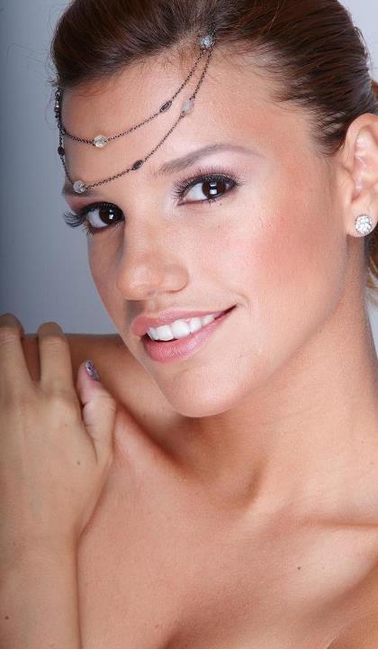 Female model photo shoot of Leyzcha Cerdeiros