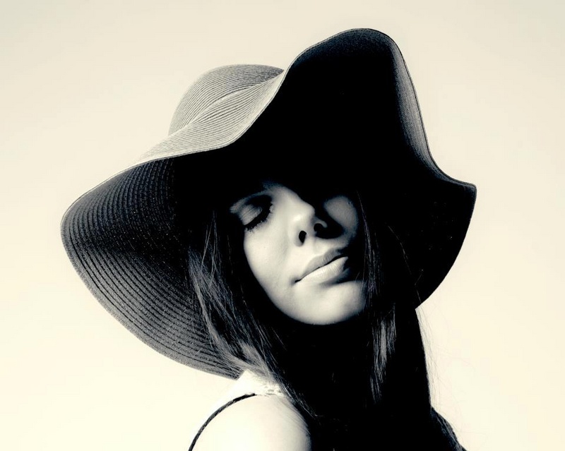 Female model photo shoot of BettyRedMUA