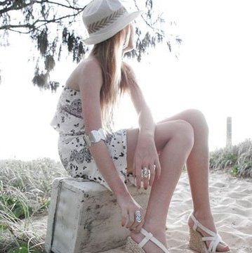 Female model photo shoot of Laini Willow in Sunshine Coast