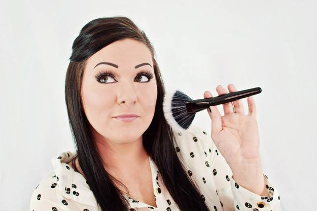 Female model photo shoot of Oh Snap Makeup