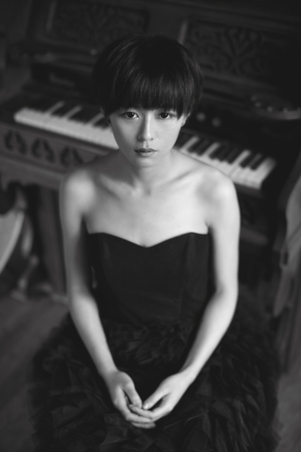 Female model photo shoot of Yisheng