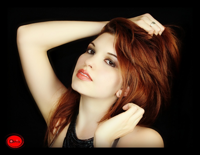 Female model photo shoot of Vyper Lily