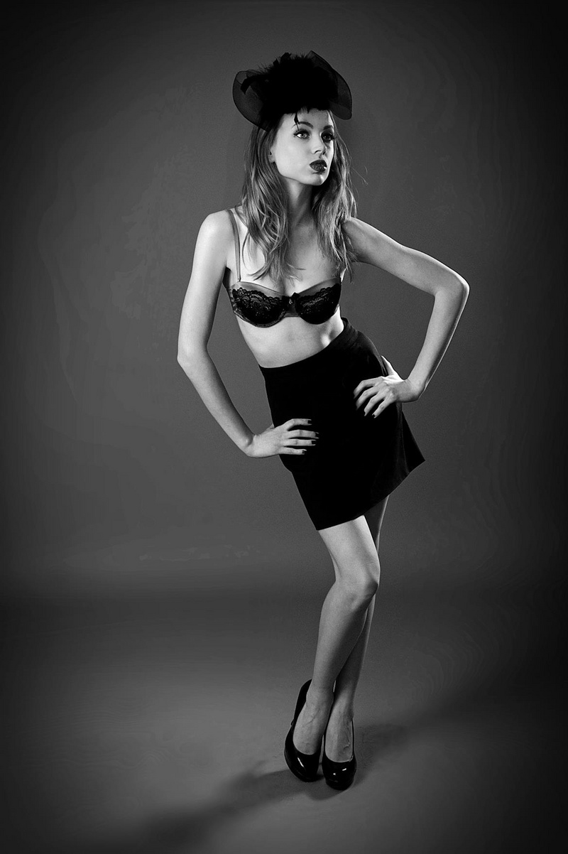 Female model photo shoot of LIA NOVA 