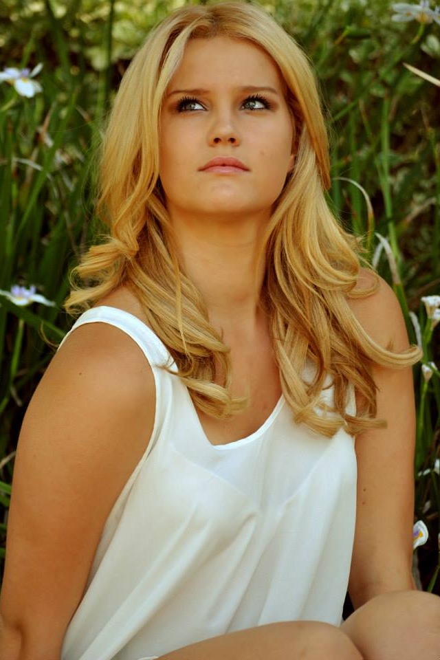 Female model photo shoot of Kaitlin Capelli 