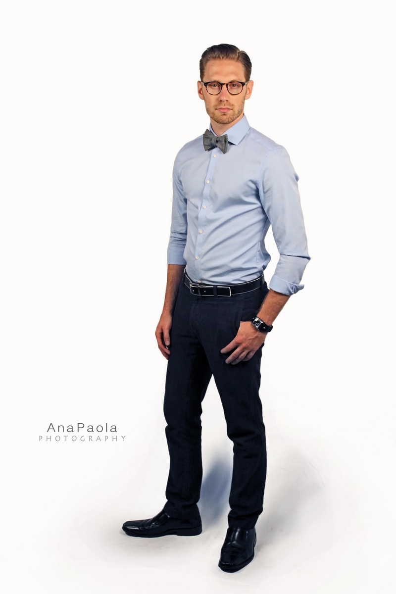 Male model photo shoot of Alex Vineyard