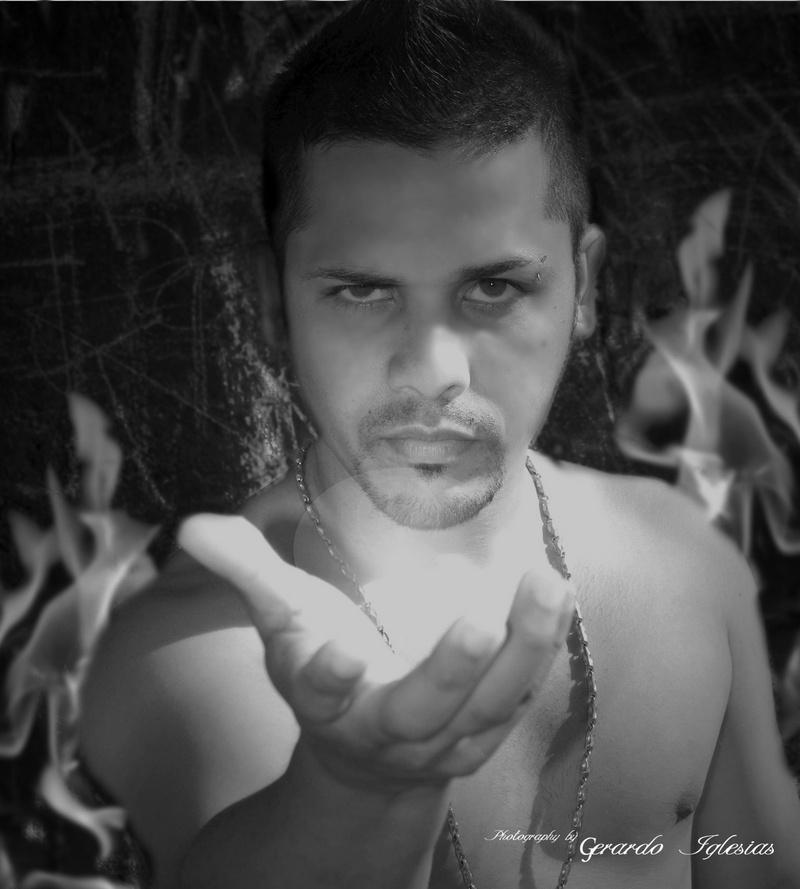 Male model photo shoot of Gerardo Iglesias