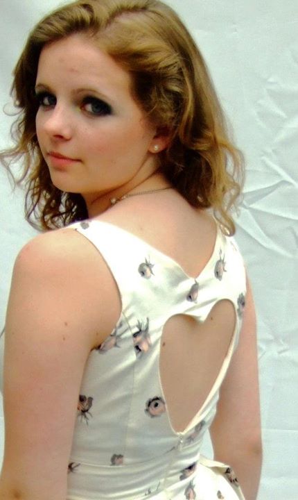 Female model photo shoot of Zoe Clark - MUA in Oxfordshire