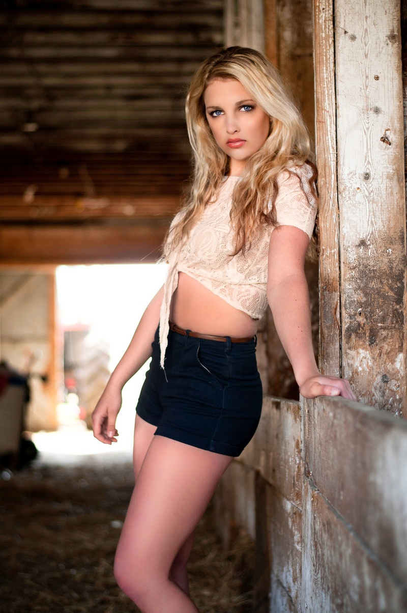 Female model photo shoot of LexiDiandra by Over Xpozure 
