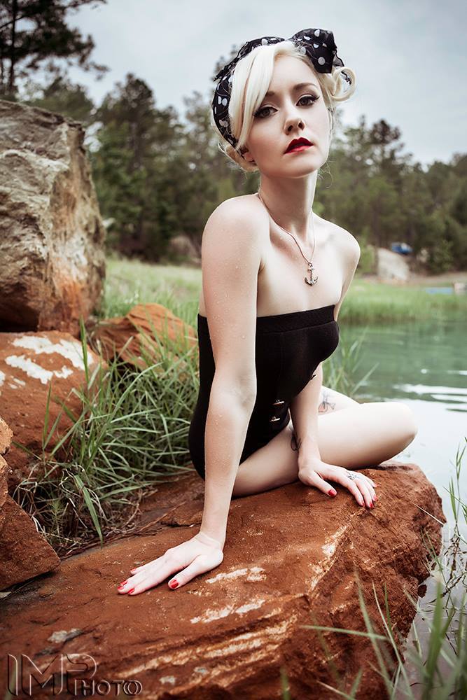 Female model photo shoot of Jessica  Bella