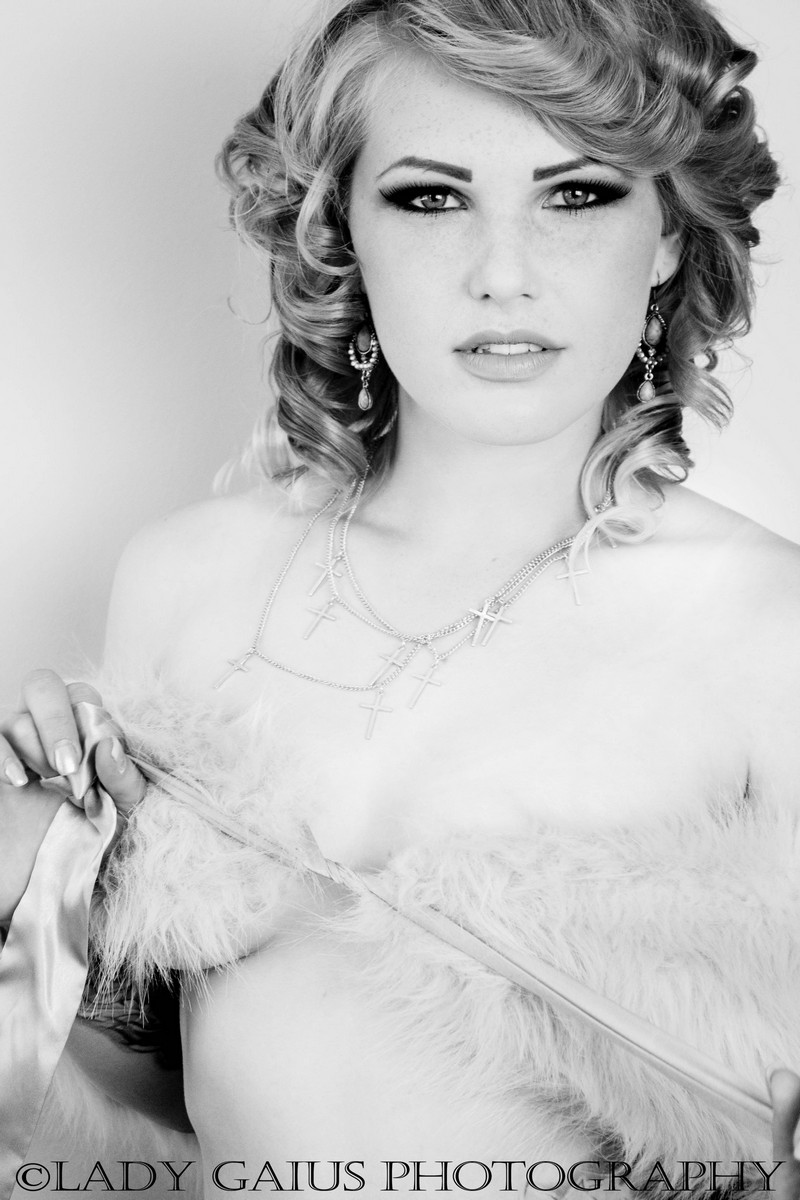 Female model photo shoot of Danii-Mariie