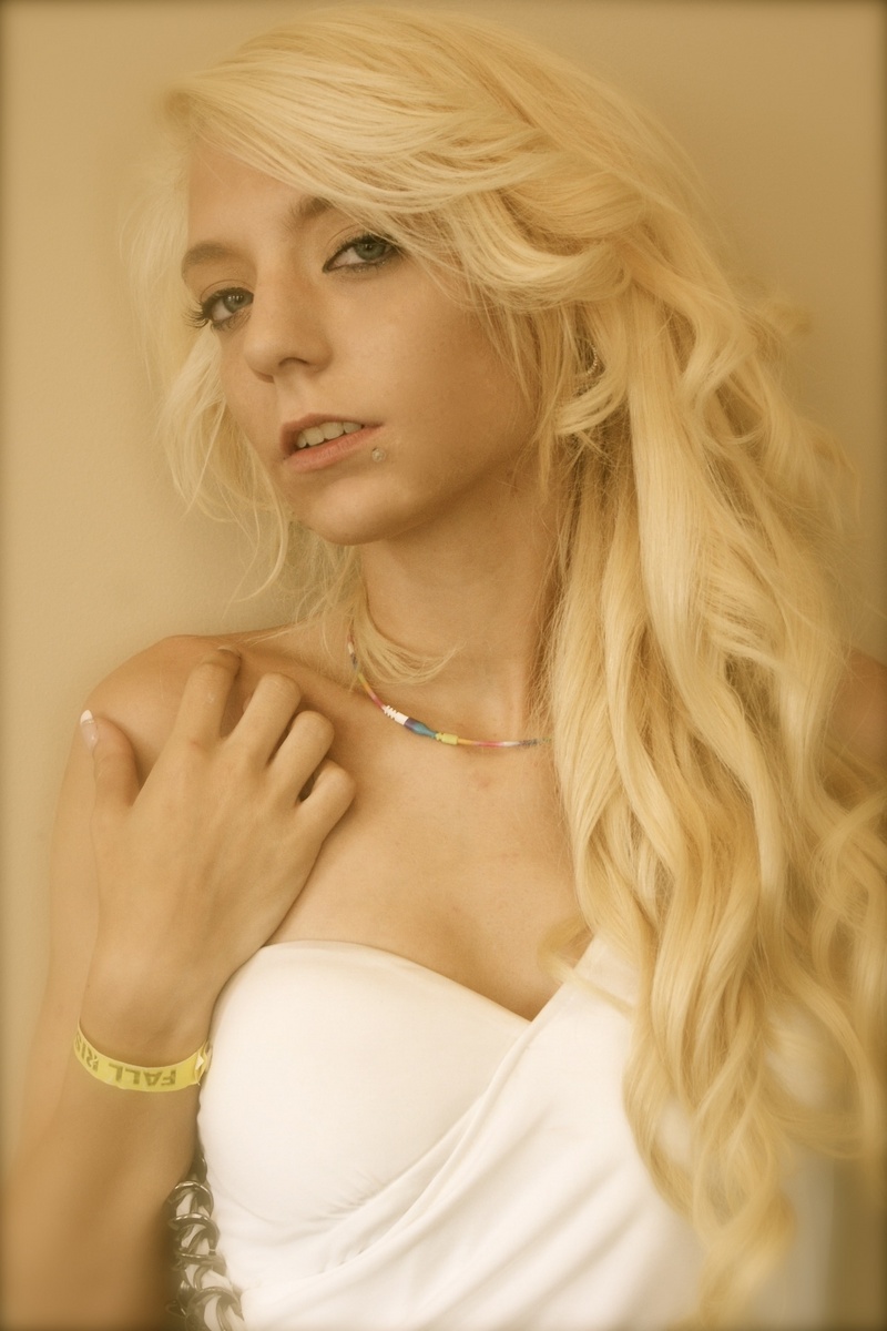 Female model photo shoot of Andrea Lederman