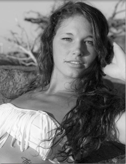 Female model photo shoot of Janelle lynn mansley 