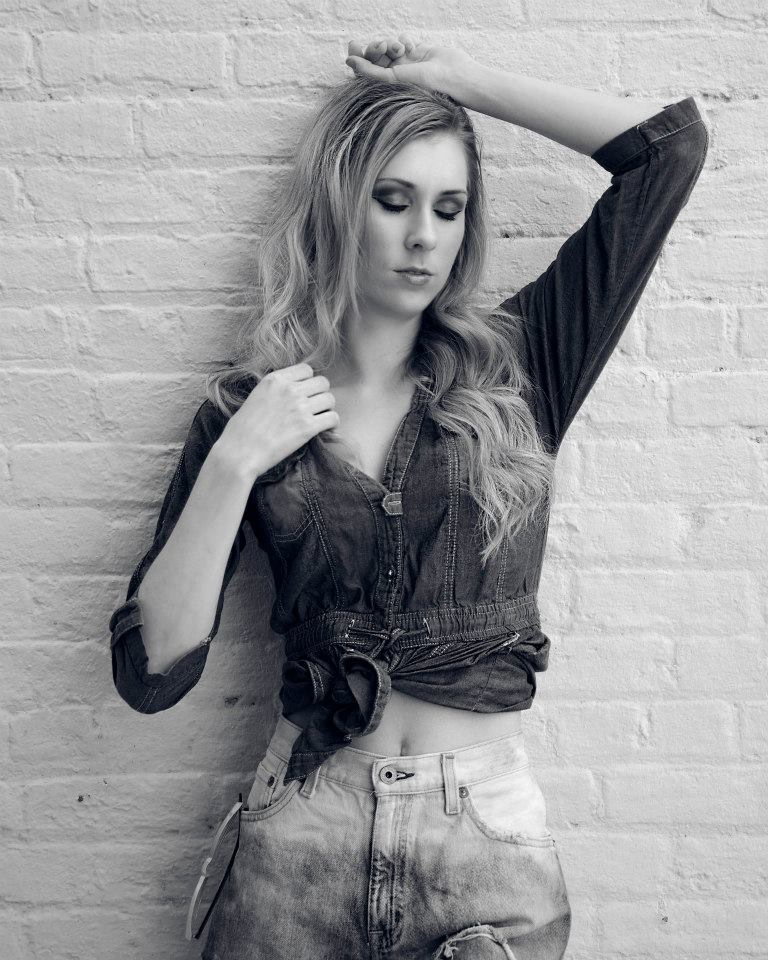 Female model photo shoot of NikkiStewart