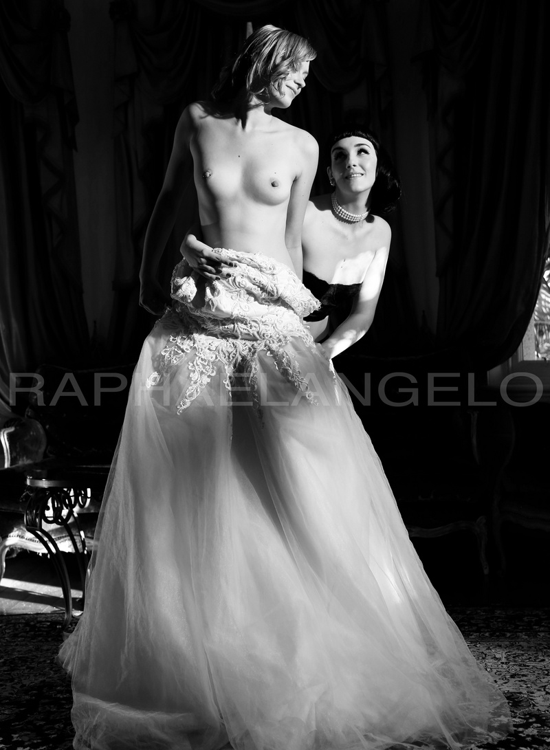 Female model photo shoot of Luxxe Noir and Jessielethal, art by Raphaelangelo