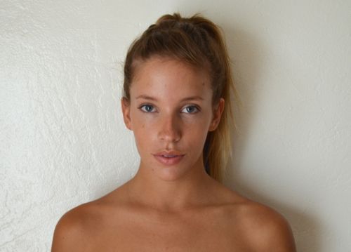 Female model photo shoot of Tara Barchalk