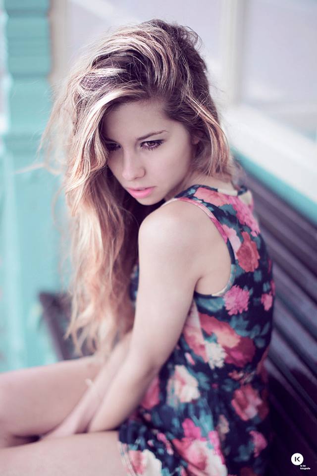 Female model photo shoot of Vanessa Tait