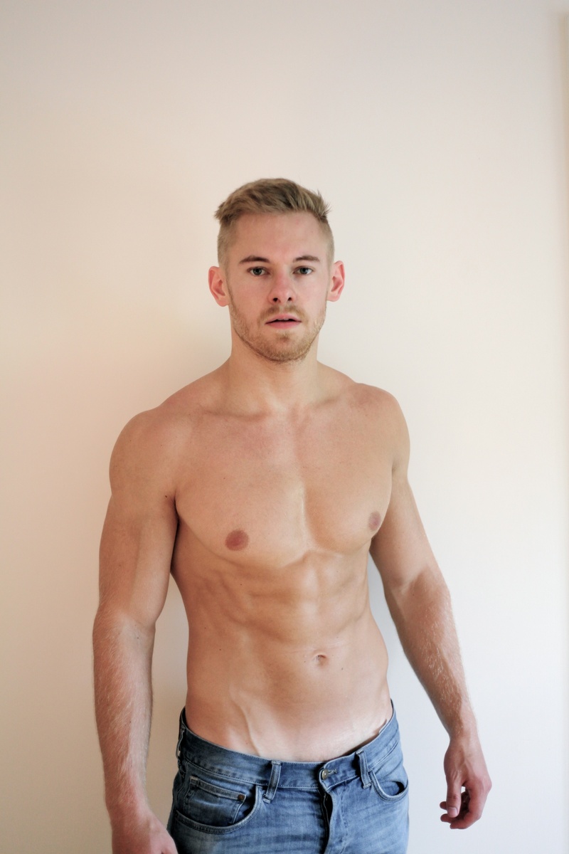 Male model photo shoot of Daniel Guy