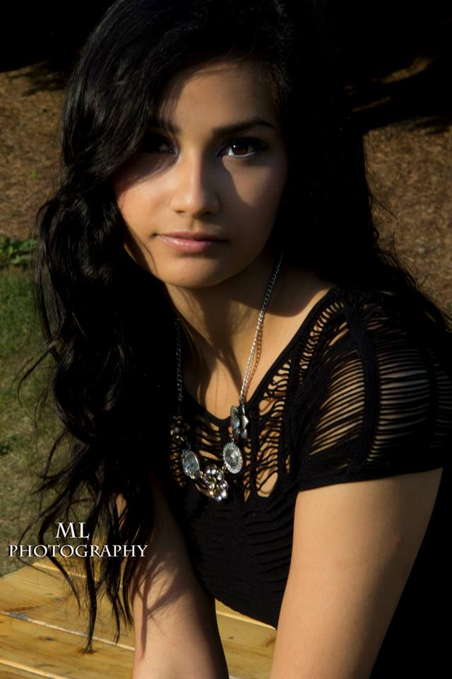 Female model photo shoot of Diana S Ruiz