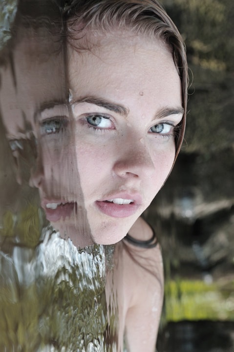 Female model photo shoot of Melanie Niemela 