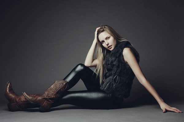 Female model photo shoot of Chloe LaDuke