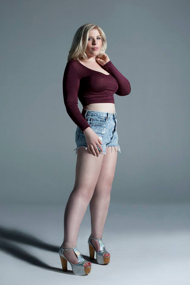 Female model photo shoot of Glenna- PLUS by BrandonLuong, retouched by Ra Retouching