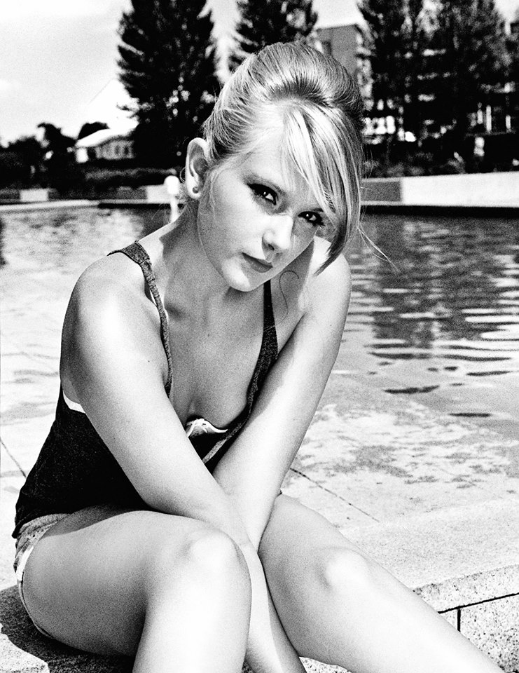 Female model photo shoot of Leigh Harber