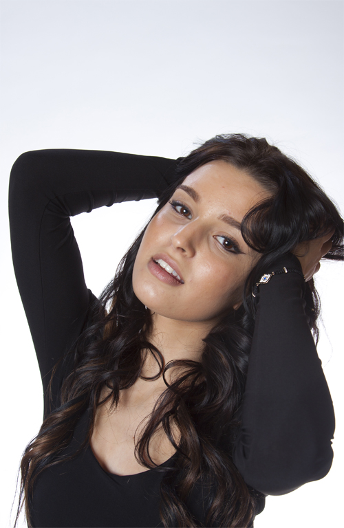 Female model photo shoot of Merna Jajo