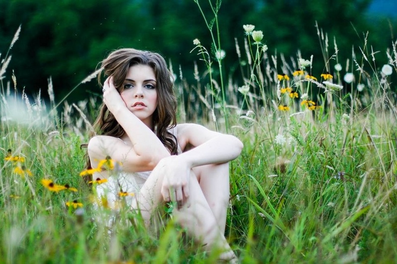 Female model photo shoot of Brenna Bentley